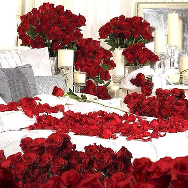 Dreamy 300 Red Roses, Glass Vase, Pillar Candles, Rose Petals